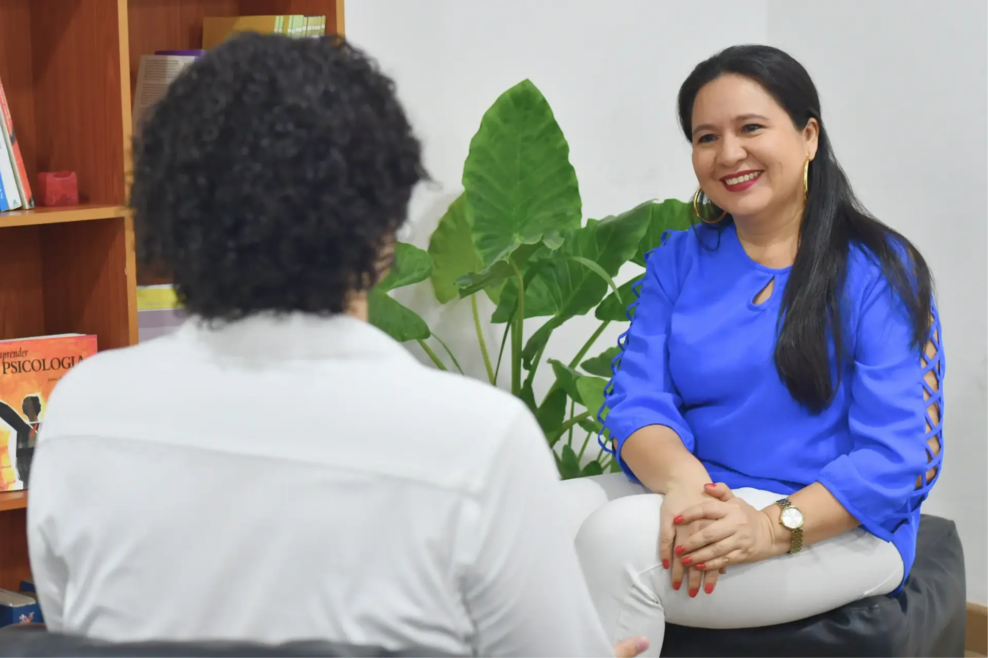 Psicologa Patricia Garcia en consulta - famypsy - WEBP