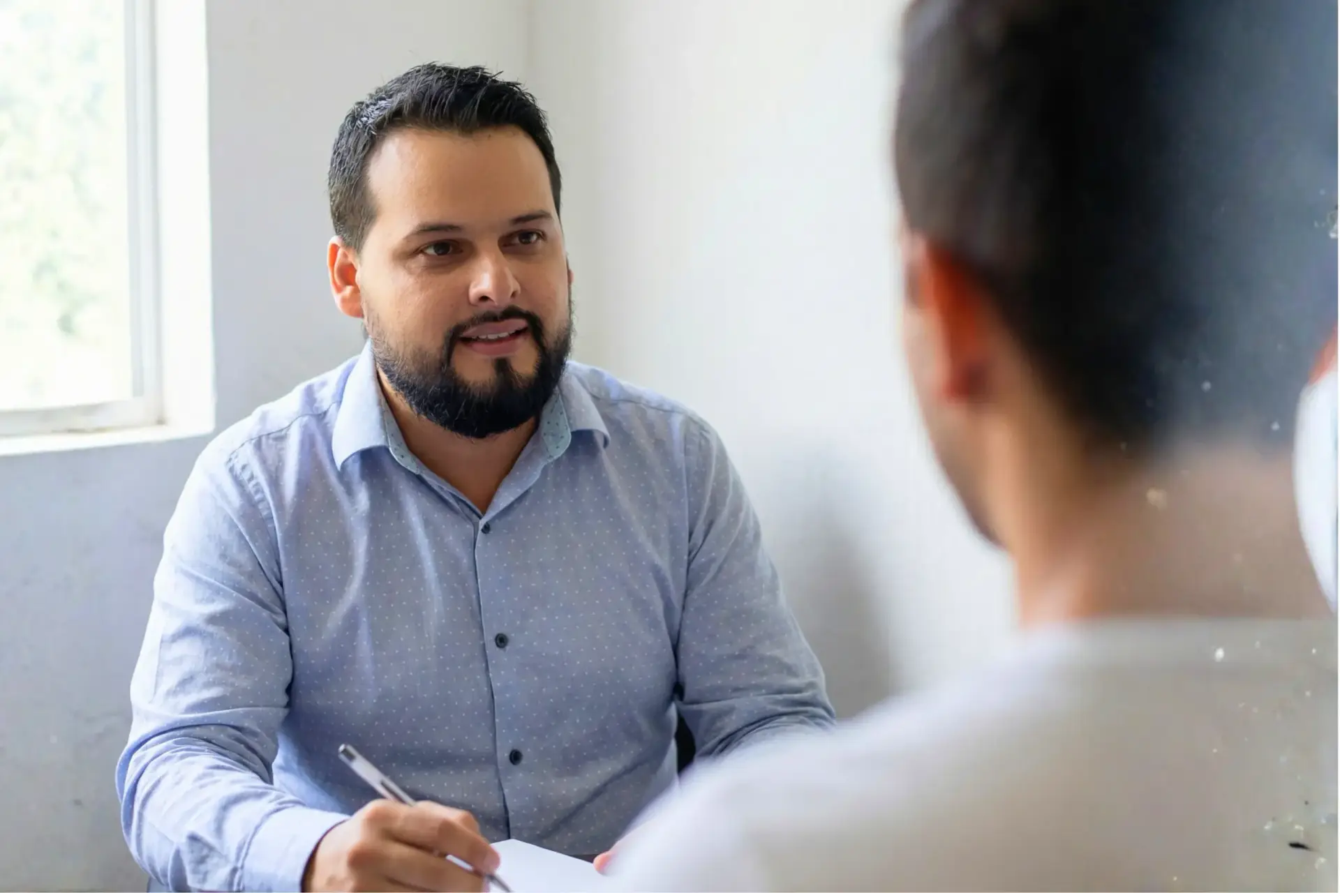 Psicologo Manuel Garcia en consulta - Famypsy - WEBP